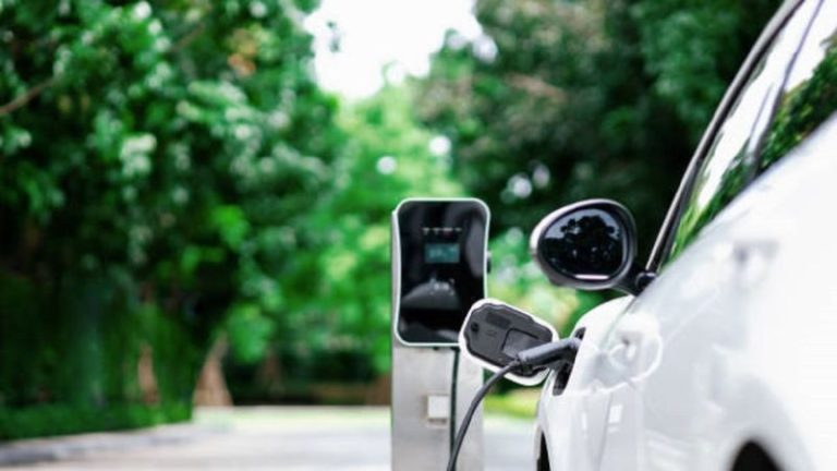 Oficinas em transformação: como os carros elétricos estão mudando a manutenção automotiva