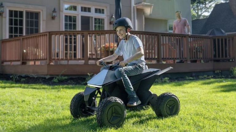 Tesla relança Cyberquad for Kids: quadriciclo elétrico infantil inspirado na Cybertruck