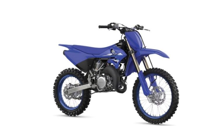 Yamaha YZ85LW 2026 desembarca no Brasil como moto de competição para jovens talentos do motocross