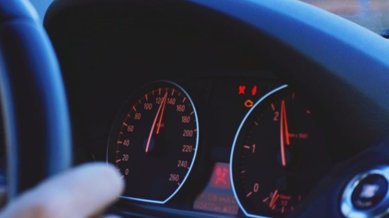 3 leis de trânsito pouco conhecidas que podem gerar multas e pontos na CNH