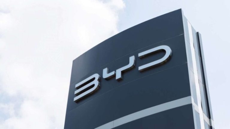 Ex-engenheiros da BYD criam motor de 900g que transforma qualquer bicicleta em elétrica