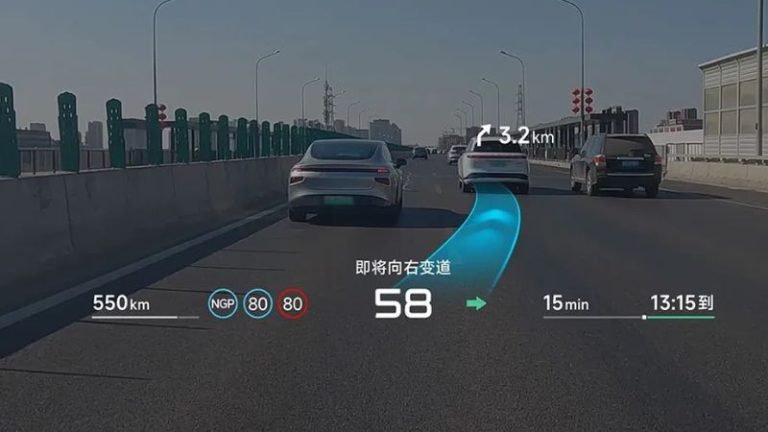 Xpeng G7: o SUV que transforma o para-brisa em tela interativa