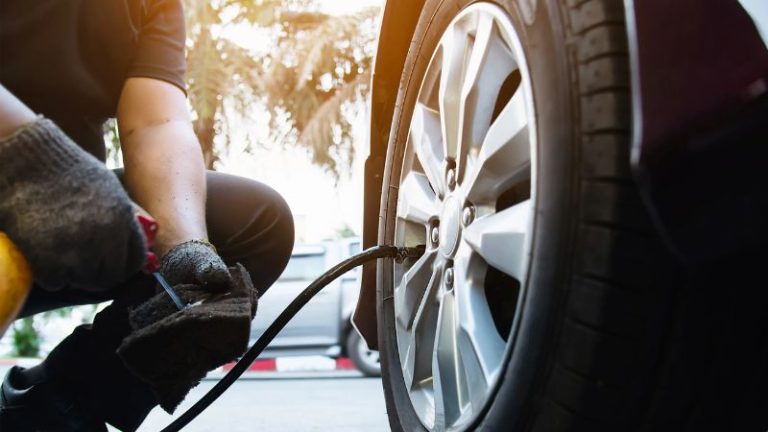 Nada de 35 libras: como acertar a pressão dos pneus antes da viagem