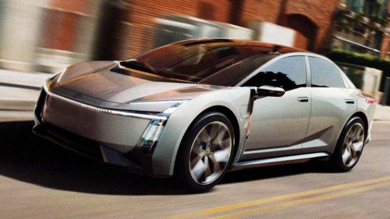 Corolla rompe tradição: Toyota exibe conceito futurista e sinaliza eletrificação