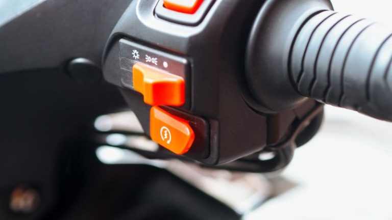 10 erros comuns que podem comprometer sua moto — e como evitá-los