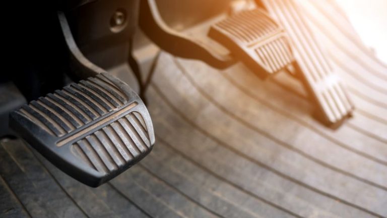 Freio ABS tremendo: quando é normal e quando indica problema no sistema de frenagem