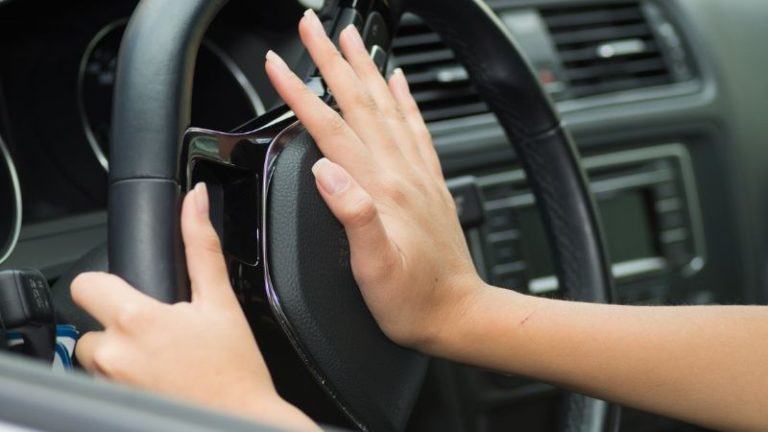 Buzina fora de hora pode render multa: veja quando o uso é permitido e as infrações mais comuns