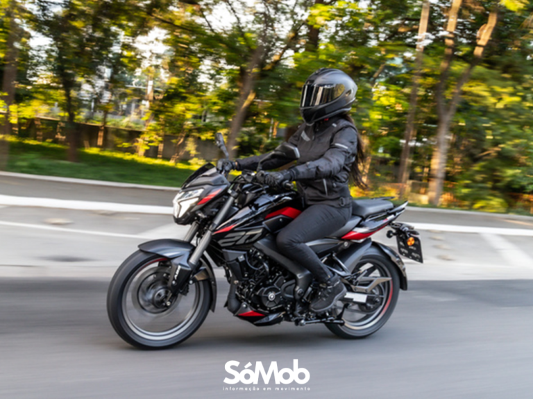 Dominar NS200 é eleita Moto do Ano 2026 e consolida expansão da Bajaj no Brasil