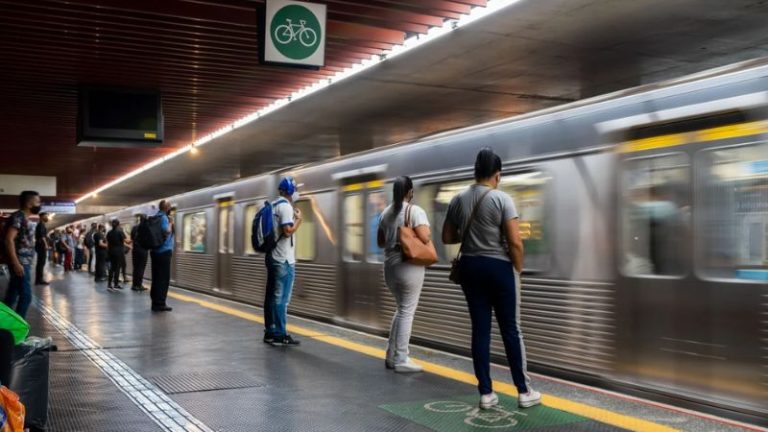 Metrô de São Paulo inicia operação 24 horas nos finais de semana
