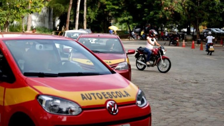 Nova profissão surge após o fim da obrigatoriedade de autoescolas no Brasil