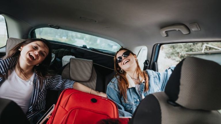 Carro cheio na estrada: como o peso extra muda o comportamento do veículo