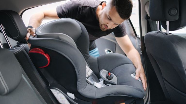 Cadeirinha no carro: o que a lei exige e o que realmente protege seu filho