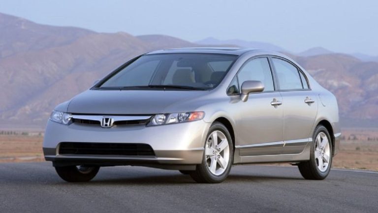 Carro antigo vira “ouro” após isenção do IPVA: Fiat Uno lidera corrida no mercado de usados