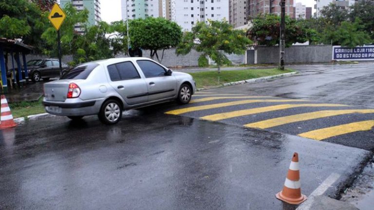 Ultrapassagens em lombadas: o que diz o Código de Trânsito Brasileiro