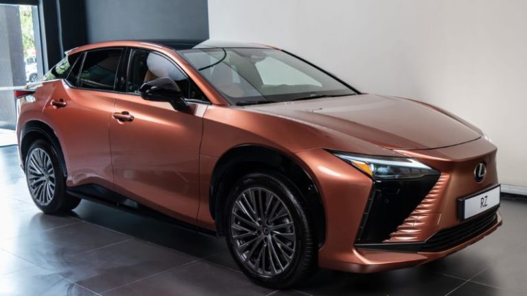Lexus RZ 500e marca estreia dos elétricos da marca no Brasil