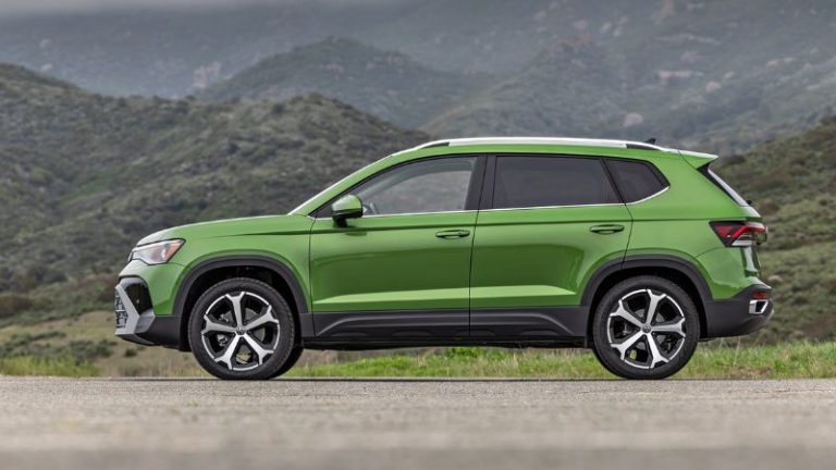 Novo VW Taos híbrido-flex promete mais de 170 cv para enfrentar o Corolla Cross