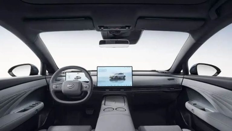 Nissan N7 é flagrado em testes em São Paulo e promete rivalizar com o BYD Seal