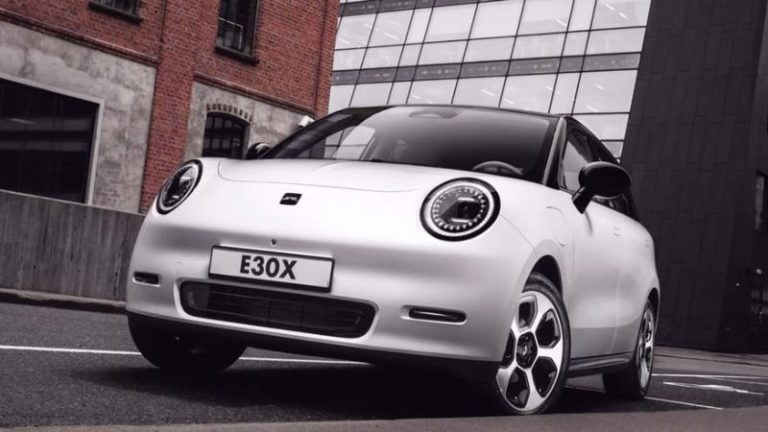 JAC E-JS3: novo elétrico chega ao Brasil em 2026 com mais espaço e autonomia