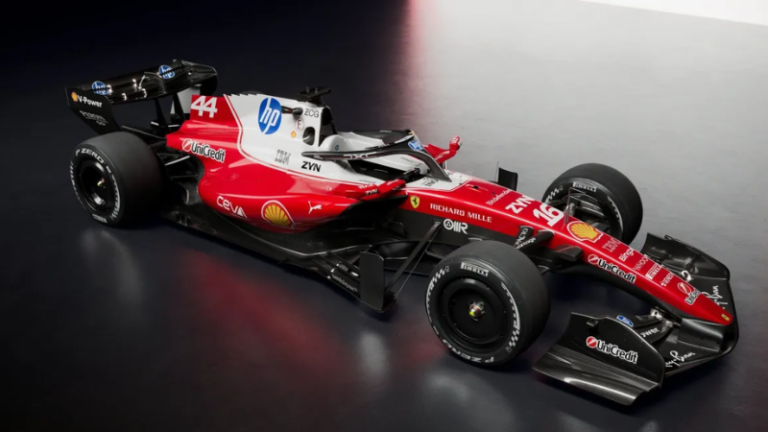 Ferrari apresenta a SF-26 com nova pintura e aposta em regulamento de 2026