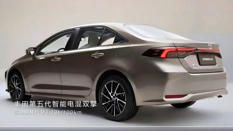 Toyota apresenta Corolla 2026 com visual inspirado no Prius e motor híbrido de 137 cv