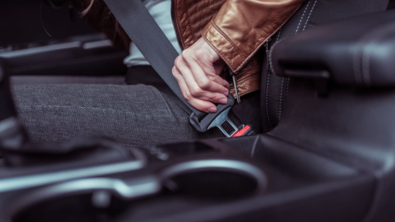 Multa por passageiro sem cinto recai sobre o motorista