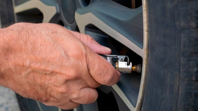 Vai viajar de carro? Cinco cuidados com os pneus que podem salvar suas férias