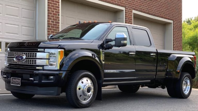 Zé Neto ostenta e traz ao Brasil a primeira Ford F-450 Platinum