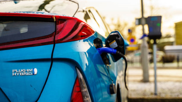Híbridos plug-in podem se tornar mais poluentes sem recarga regular