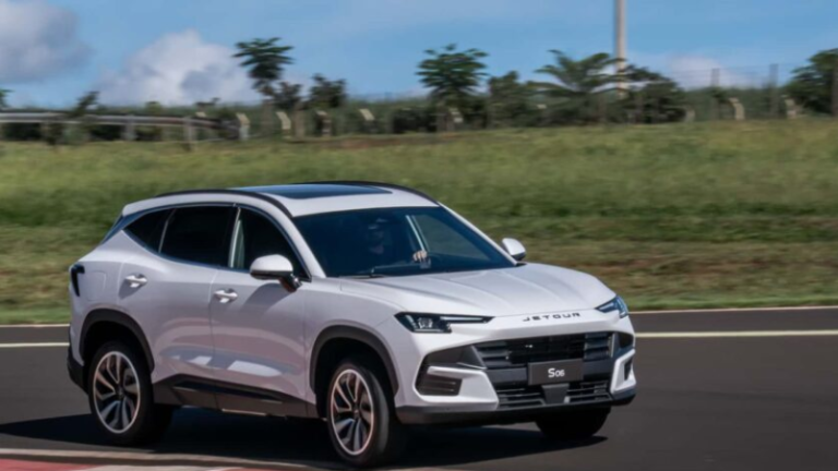 Jetour S06 inicia pré-venda no Brasil com preço abaixo de R$ 200 mil