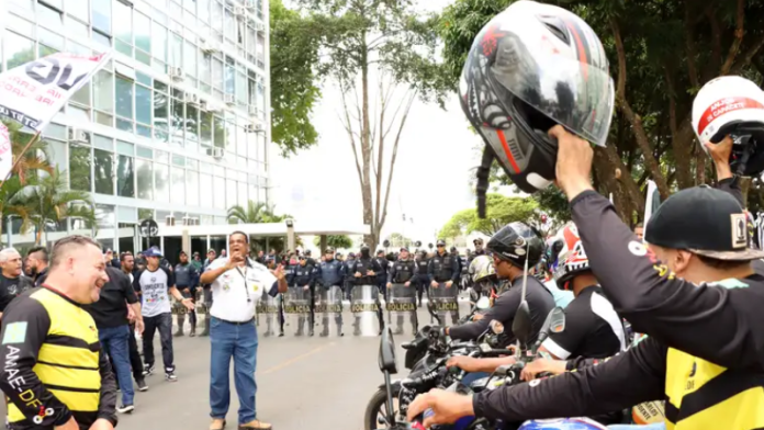 máscara por escrito Lara (7)