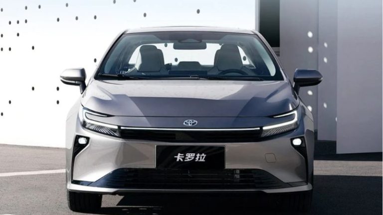 Toyota revela Corolla 2026 com visual futurista e motor híbrido de 137 cv