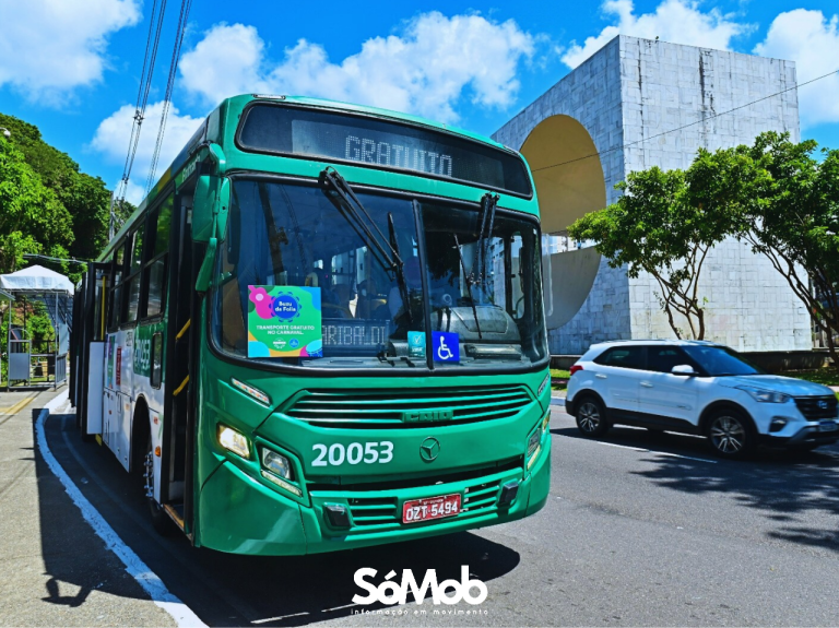 Transporte público movimenta 168 mil foliões na estreia da festa em Salvador