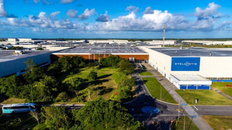 Stellantis inicia produção de híbridos Jeep e Fiat em Goiana