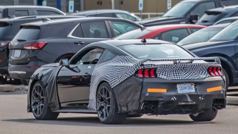 Ford Mustang GT500 Cabrio é flagrado em testes e promete ser o conversível definitivo