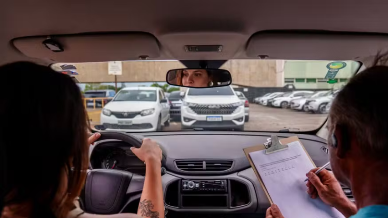 Pedidos para CNH quadruplicam com novas regras