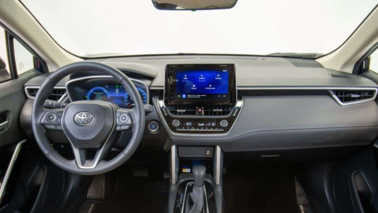 Toyota oferece Corolla Cross Hybrid com IPVA 2026 grátis
