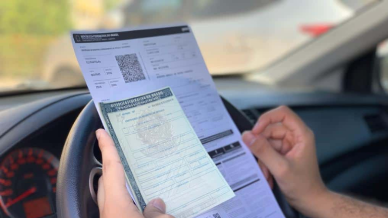Blitz e documentos: quando não é obrigatório sair do carro