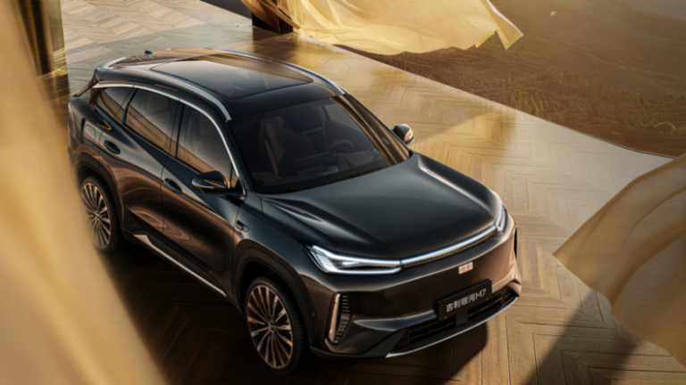 Geely apresenta Galaxy M7, SUV híbrido com autonomia recorde de 1.730 km