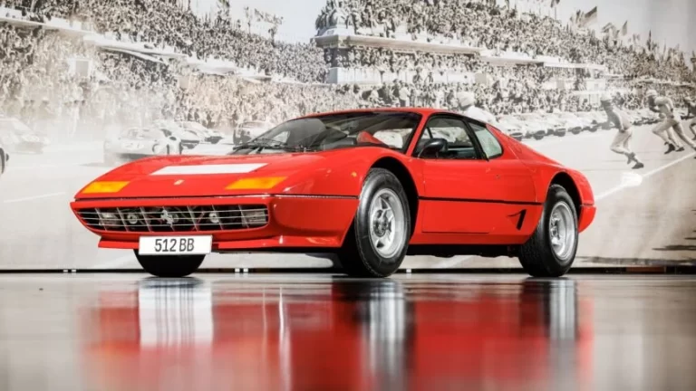 Coleção privada de Ferraris vai a leilão