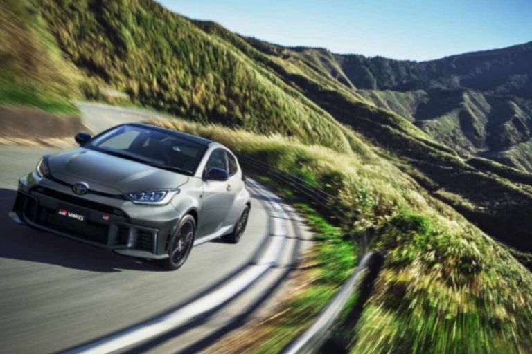 Toyota usa brecha legal e traz quase 200 unidades do GR Yaris ao Brasil sem homologação completa