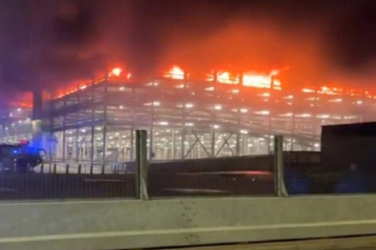 Incêndios podem se espalhar entre carros em apenas 7 segundos, revela estudo