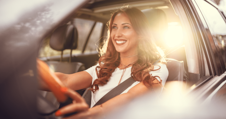 Seguro auto: mulheres passam a pagar mais em alguns casos, apesar de menor risco histórico