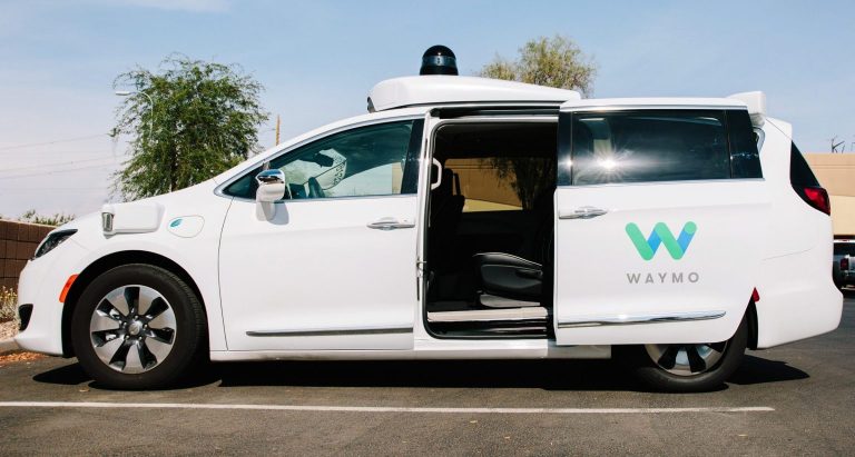 Waymo afirma que carros autônomos não vão eliminar empregos, mas transformá-los