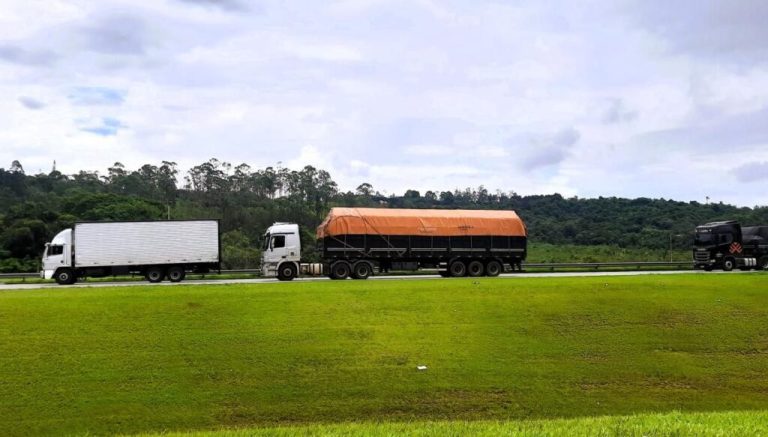 Transporte rodoviário domina emissões no Brasil; frota ultrapassa 71 milhões