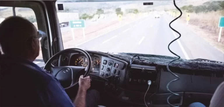 Vacina contra gripe é gratuita para caminhoneiros e reforça proteção do setor