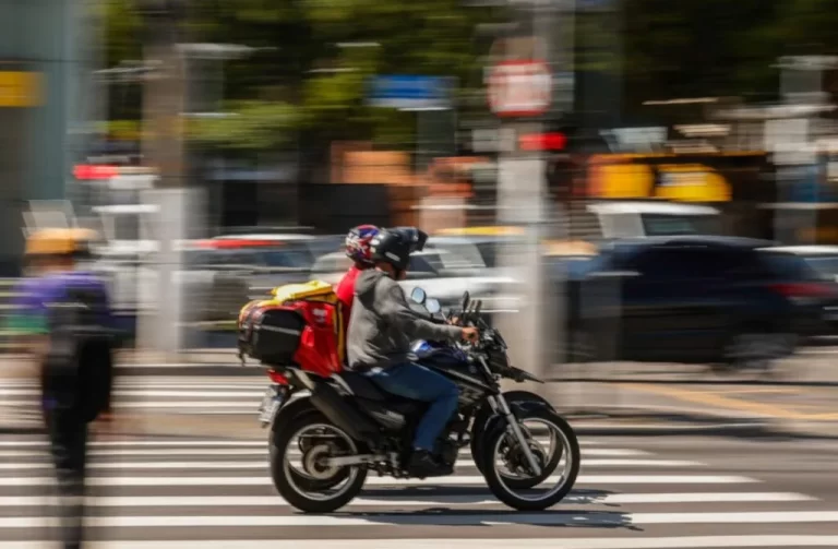 Motociclistas profissionais terão até 2 anos para regularização sem multa em SP