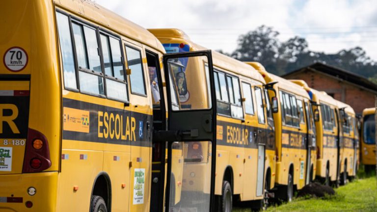 FNDE suspende licitação para compra de 7,5 mil ônibus escolares