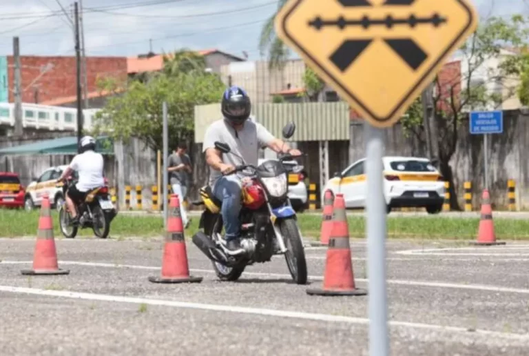 Proposta para permitir CNH aos 16 anos entra em debate no Brasil e divide especialistas