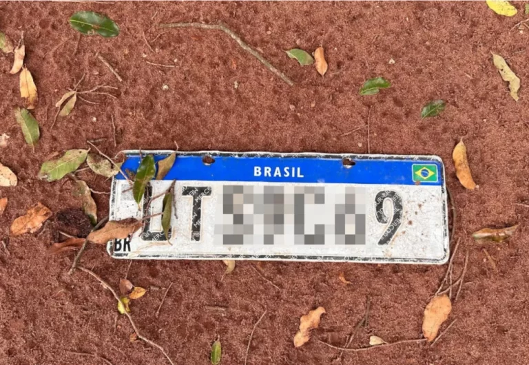 Perdeu a placa do carro na enchente? Detran orienta como agir para circular legalmente