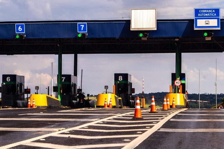Projeto propõe isenção de pedágio para motoristas autônomos